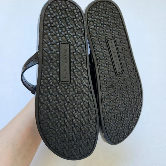 Kelly & Katie Sandals Sarine Black Gold Medallion Summer Beach 6 1/2 Medium - Picture 7 of 9